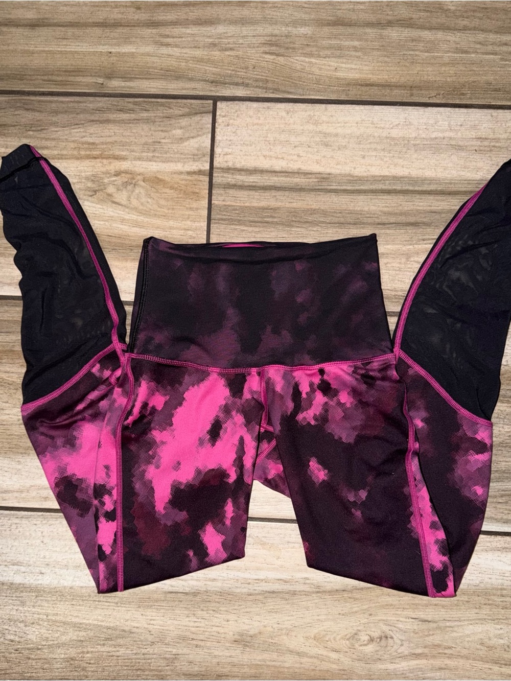 Lululemon Woman’s Hot Pink & Black Patterned Leggings